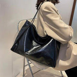 Patricia™ | Glänzende Veganes Lederhandtasche
