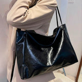 Patricia™ | Glänzende Veganes Lederhandtasche