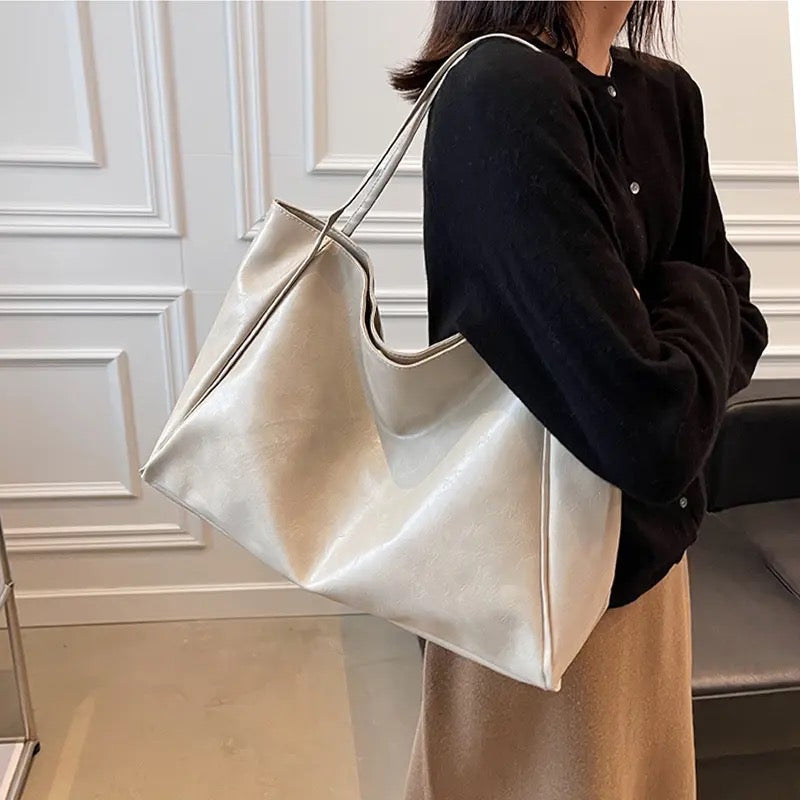 Patricia™ | Glänzende Veganes Lederhandtasche